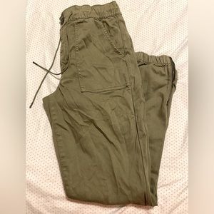 Green super stretch soft AE pants